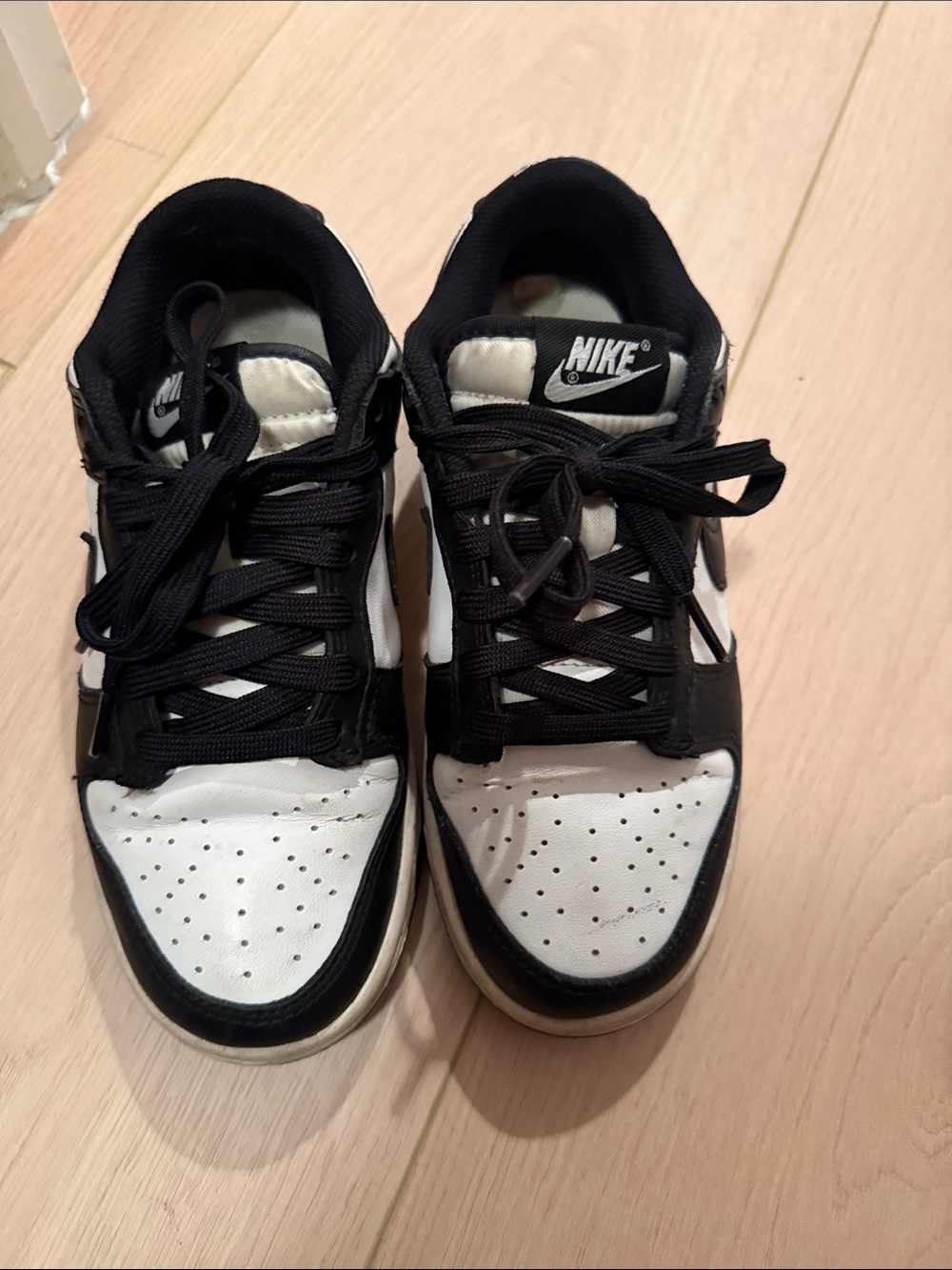 Nike women Black and White Low-Top Sneakers